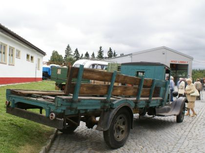 Ze dne otevřených dveří ZDAR Žďár I. Sbírka užitkových historických vozidel