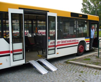 Autobusy s věkovým  průměrem 6.5  let provozuje společnost ČSAD AUTOBUSY 