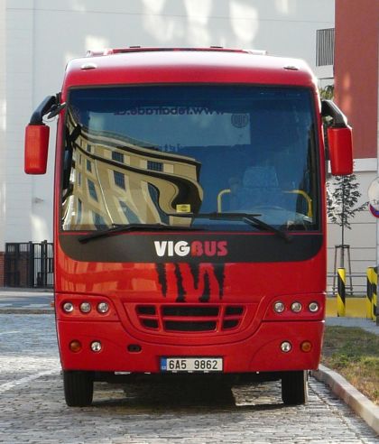 Red monster - objektivem čtenáře BUSportálu: Midibus Isuzu Turquoise, minibus VW