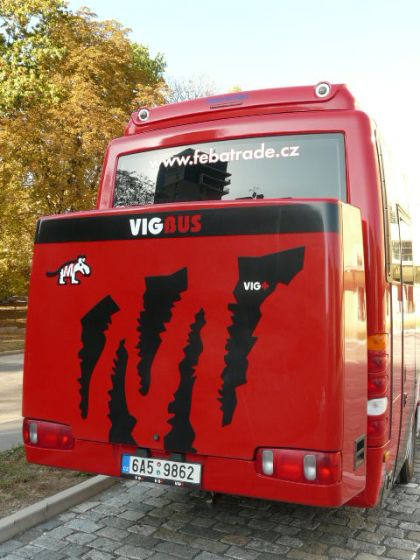 Red monster - objektivem čtenáře BUSportálu: Midibus Isuzu Turquoise, minibus VW