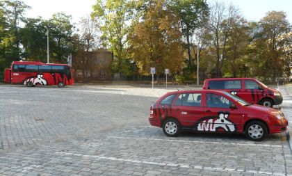 Red monster - objektivem čtenáře BUSportálu: Midibus Isuzu Turquoise, minibus VW
