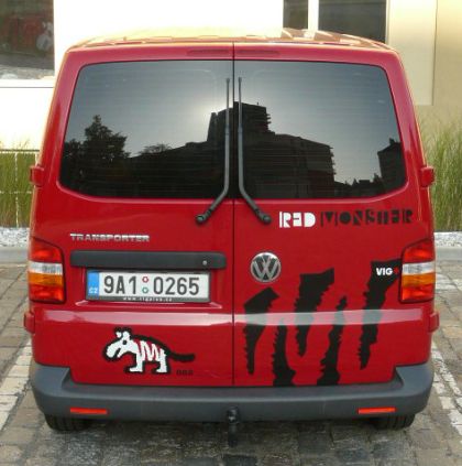 Red monster - objektivem čtenáře BUSportálu: Midibus Isuzu Turquoise, minibus VW