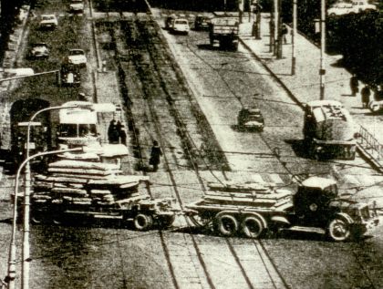 Ze světa nákladních automobilů: Tatra 141 s podvalníkem P32