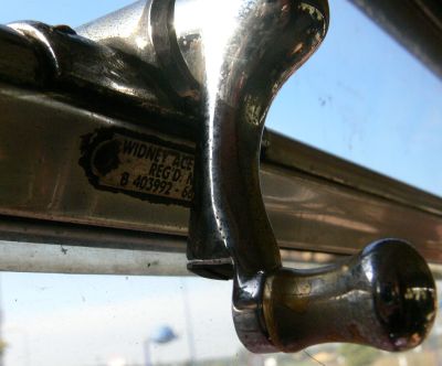 Autobusy v Letňanech III: Záběry červeného doubledeckeru Routemaster,