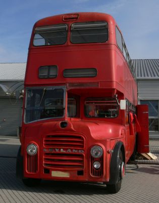 Autobusy v Letňanech IV: Záběry kavárny - červeného doubledeckeru Leyland PD3,