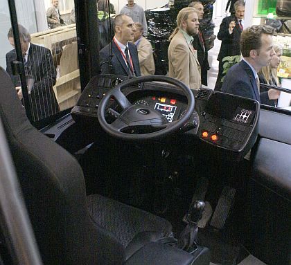 BUSportál CZ na veletrhu BUSWORLD 2009: InterUrbino, Hybrid 12 m a Urbino 15 LE