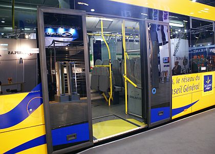 BUSportál CZ na veletrhu BUSWORLD 2009: InterUrbino, Hybrid 12 m a Urbino 15 LE