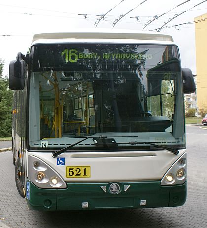 Sváteční trolejbusová bilance Škoda: Zelenobílé setkání Škoda 25Tr Irisbus,