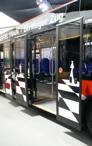 BUSportál CZ na veletrhu BUSWORLD 2009: Autobusy a soupravy s vlekem Göppel Bus