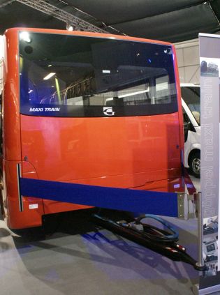 BUSportál CZ na veletrhu BUSWORLD 2009: Autobusy a soupravy s vlekem Göppel Bus