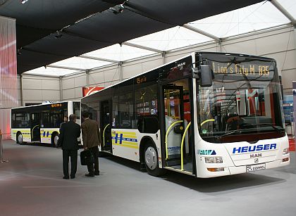 BUSportál CZ na veletrhu BUSWORLD 2009: Autobusy a soupravy s vlekem Göppel Bus