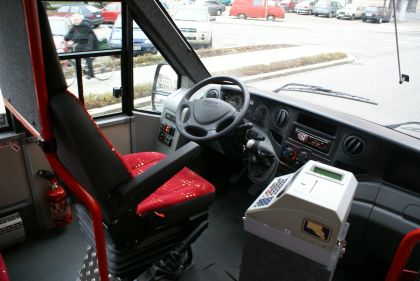 Představujeme částečně nízkopodlažní midibus Iveco Daily Stratos LE 37