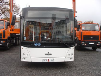 Nízkopodlažní autobus MAZ se představuje: Až do středy budou probíhat v Třebíči