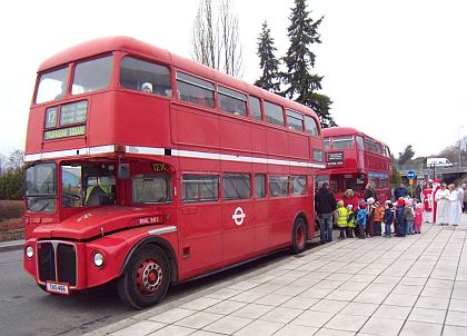 Britské doubledeckery se představily jako Mikulášské autobusy v České Lípě