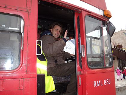 Britské doubledeckery se představily jako Mikulášské autobusy v České Lípě