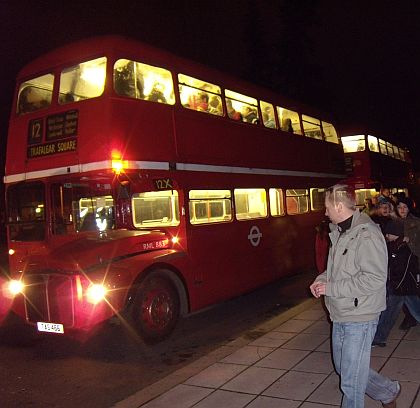Britské doubledeckery se představily jako Mikulášské autobusy v České Lípě