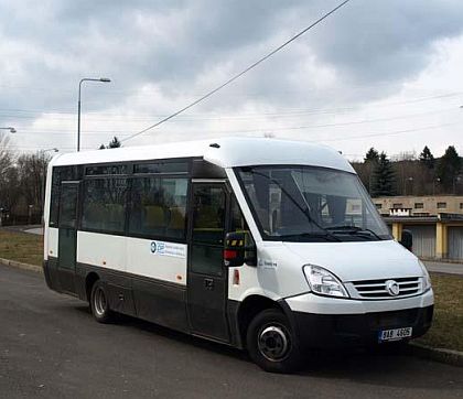 Devět malých autobusů Iveco Daily Stratos L37 ve standardním linkovém provedení 