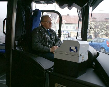 Solaris Urbino 18 pod vánočním stromem na Masarykově náměstí v Brandýse