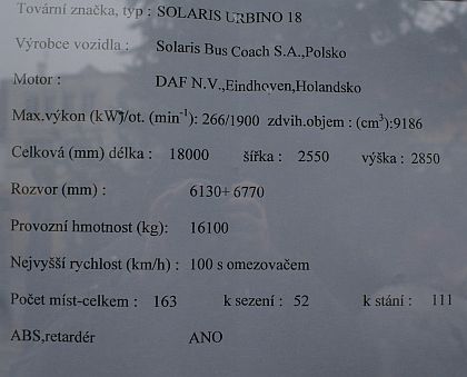 Solaris Urbino 18 pod vánočním stromem na Masarykově náměstí v Brandýse