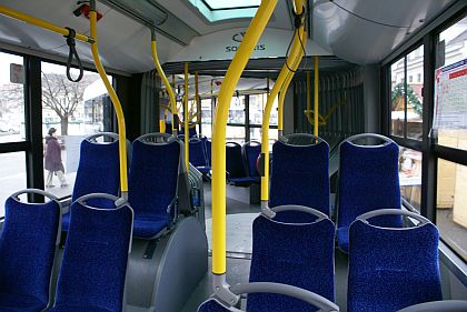 Solaris Urbino 18 pod vánočním stromem na Masarykově náměstí v Brandýse