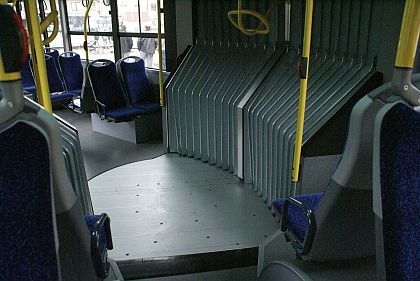 Solaris Urbino 18 pod vánočním stromem na Masarykově náměstí v Brandýse