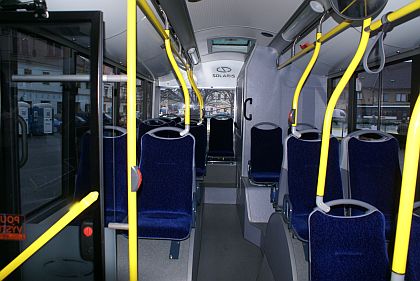 Solaris Urbino 18 pod vánočním stromem na Masarykově náměstí v Brandýse