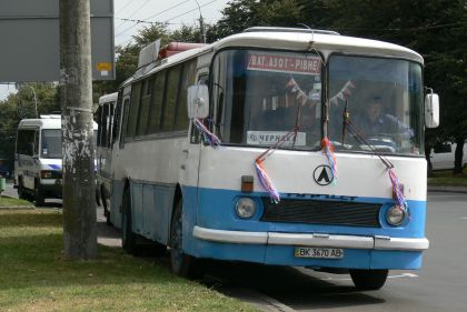 Návrat na Ukrajinu: Plynový nákladní speciál a malé autobusy v Rivne