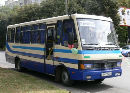 Návrat na Ukrajinu: Plynový nákladní speciál a malé autobusy v Rivne