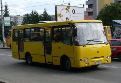 Návrat na Ukrajinu: Plynový nákladní speciál a malé autobusy v Rivne
