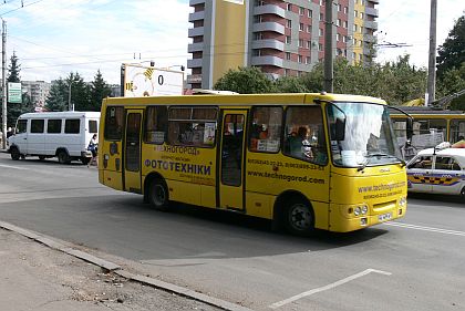 Návrat na Ukrajinu: Plynový nákladní speciál a malé autobusy v Rivne