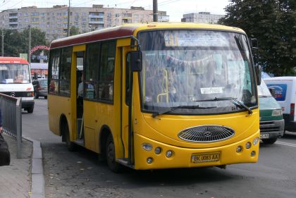 Návrat na Ukrajinu: Plynový nákladní speciál a malé autobusy v Rivne