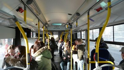 Kloubový Solaris Urbino v třídvéřové příměstské verzi dopravce Veolia Transport 