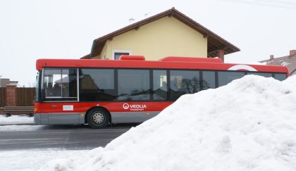 Šest částečně nízkopodlažních autobusů Scania OmniLink Veolia Transport