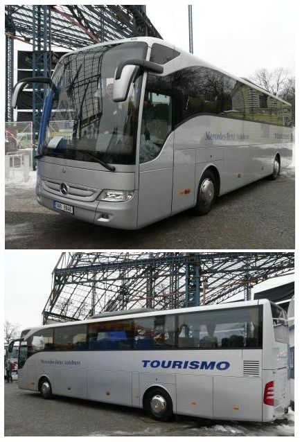 Tradiční autokarová pohlednice z veletrhu Holiday World