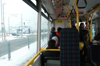 Záběry ze zkušební jízdy trolejbusem po nové částečně dokončené trati