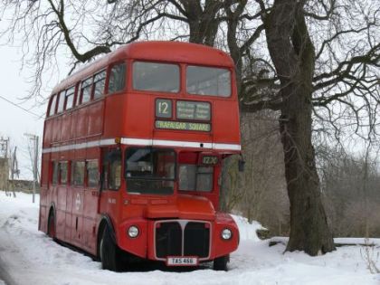 Zima v 'Británii': Zaparkované doubledeckery Davida Griffithse
