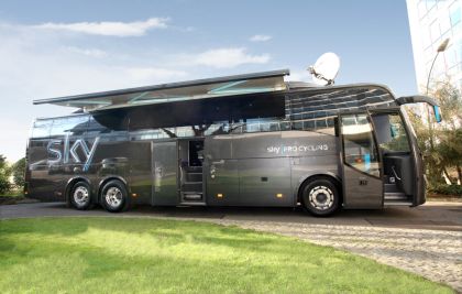 Cyklistický SKY tým na palubě Volvo