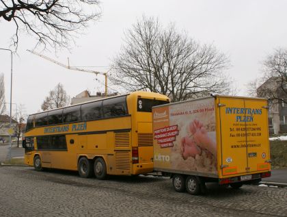 Autokarová souprava: Doubledecker Neoplan Skyliner Royal Class s vozíčkem