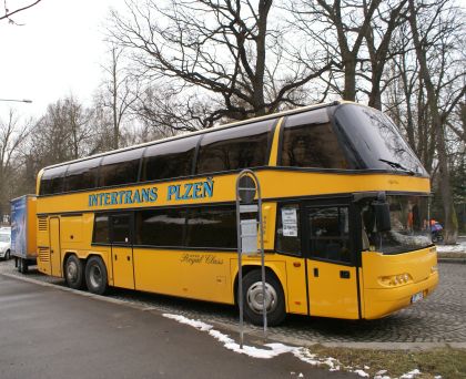 Autokarová souprava: Doubledecker Neoplan Skyliner Royal Class s vozíčkem