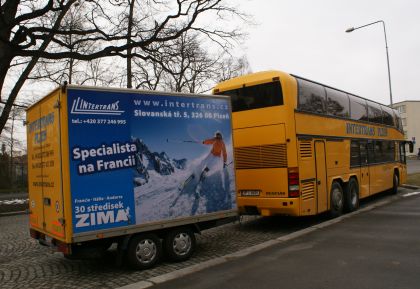 Autokarová souprava: Doubledecker Neoplan Skyliner Royal Class s vozíčkem
