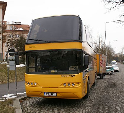 Autokarová souprava: Doubledecker Neoplan Skyliner Royal Class s vozíčkem