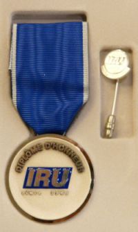 "IRU DIPLOMA OF HONOUR 2009" pro 11 řidičů Veolia Transport VČ