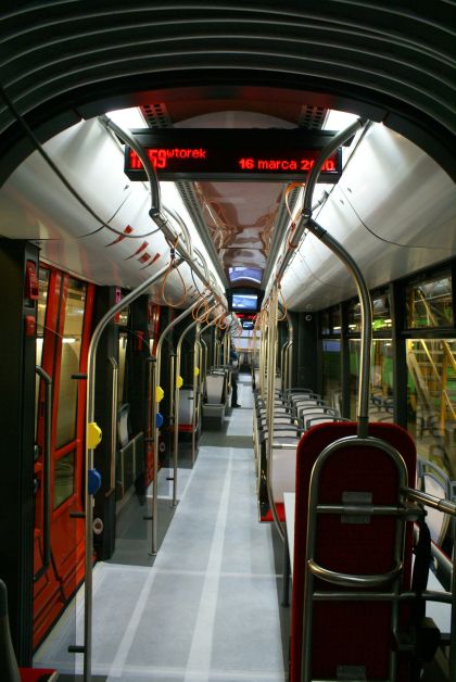 Pětičlánková tramvaj Solaris Tramino v obrazech