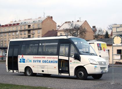 Midibus FIRST FCLLI zachycen v ulicích Jičína 25.3.2010