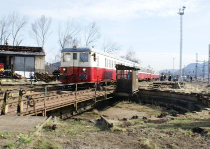 Ještě jednou z Výtopny Zdice: Řazení Kredenců a nějaké ty velké volanty