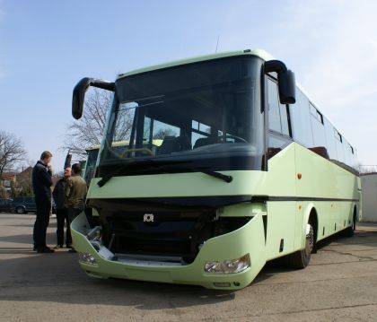 Z Libchav do Sokolova: Záběry autobusu SOR C 10.5 v novém faceliftu 