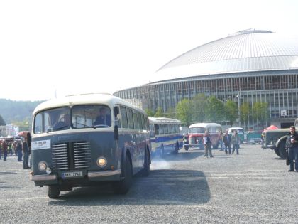 Z areálu BVV přes město do Řečkovic jela kolona veteránů - velkých volantů