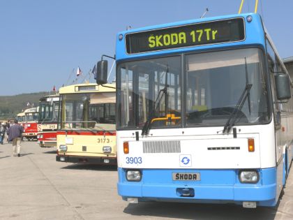 Z areálu BVV přes město do Řečkovic jela kolona veteránů - velkých volantů