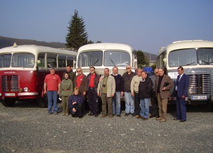Setkání tří autobusů Škoda 706 RO a jejich posádek v Brně