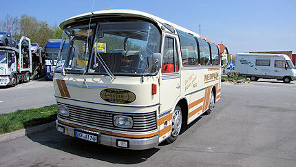 BUSportál SK: Zariadila to "šťastena": kolóna autobusov - veteránov